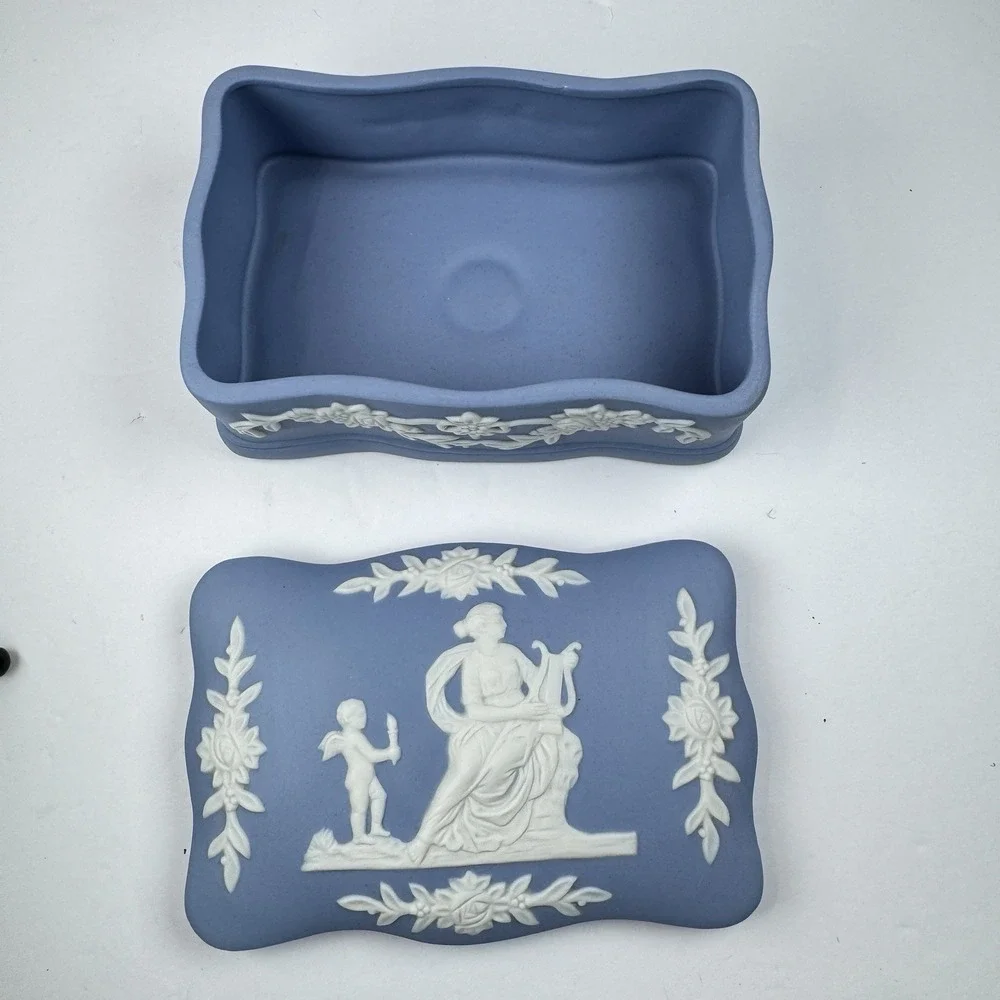 Jasperware Japan Lidded Jewelry Trinket Box Blue 5.5in Woman‎ Cherub Vanity